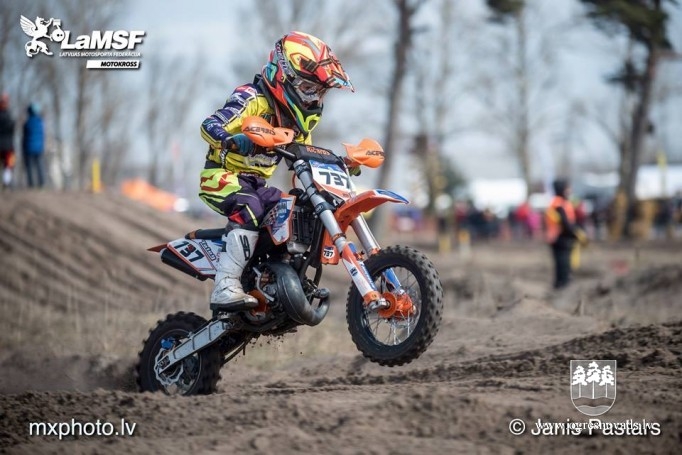Ogrēnietis Gaļcins motokrosa sezonu sāk ar 2.vietu Liepājā