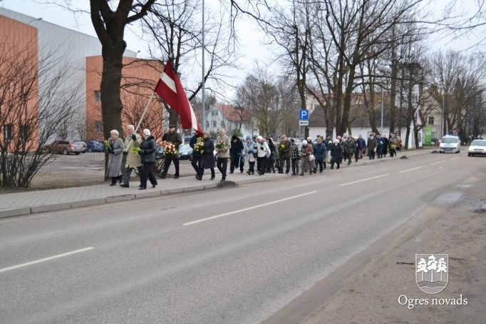 Ogrē piemin komunistiskā genocīda upurus
