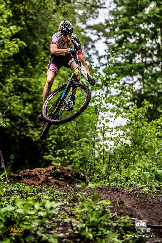 Dabas parkā “Zilie kalni” noslēdzies MTB XCO seriāla “Gruzis acī” otrais posms