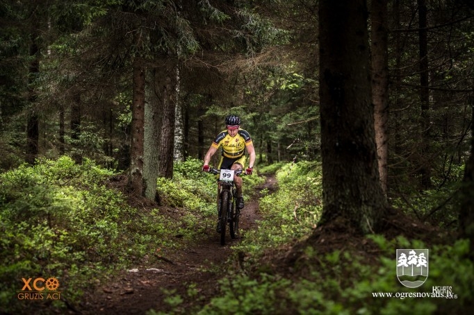 Dabas parkā “Zilie kalni” noslēdzies MTB XCO seriāla “Gruzis acī” otrais posms