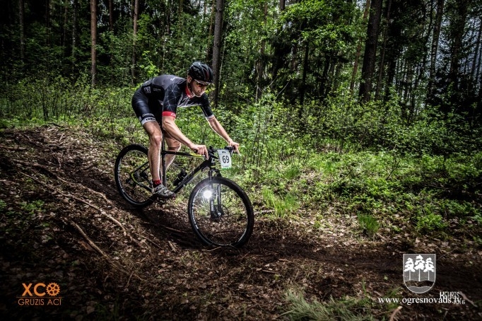 Dabas parkā “Zilie kalni” noslēdzies MTB XCO seriāla “Gruzis acī” otrais posms