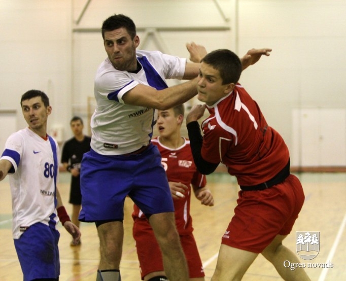 Ogres handbolisti revanšējas junioriem