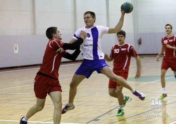 Ogres handbolisti revanšējas junioriem