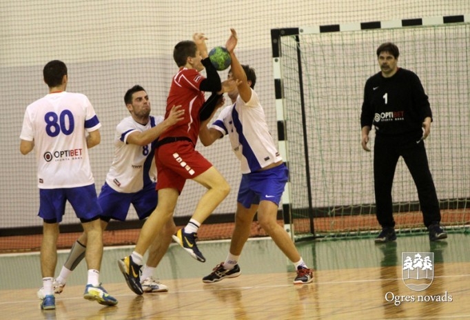 Ogres handbolisti revanšējas junioriem