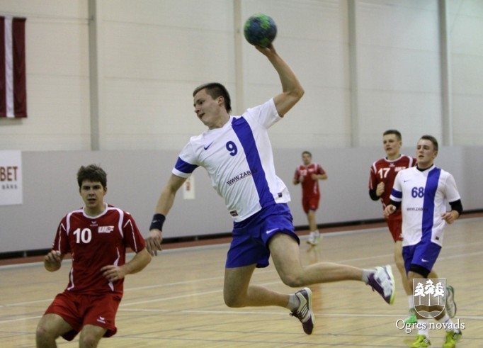 Ogres handbolisti revanšējas junioriem