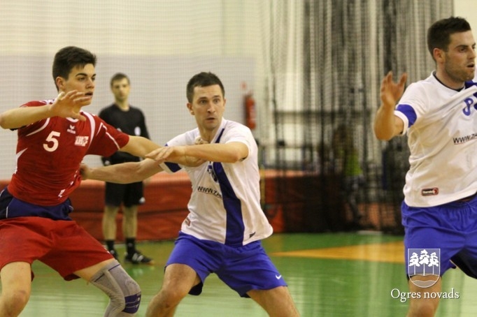 Ogres handbolisti revanšējas junioriem