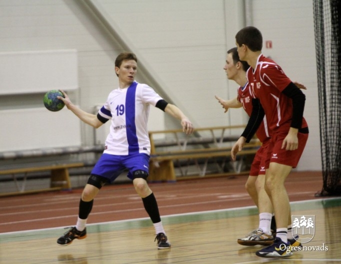 Ogres handbolisti revanšējas junioriem