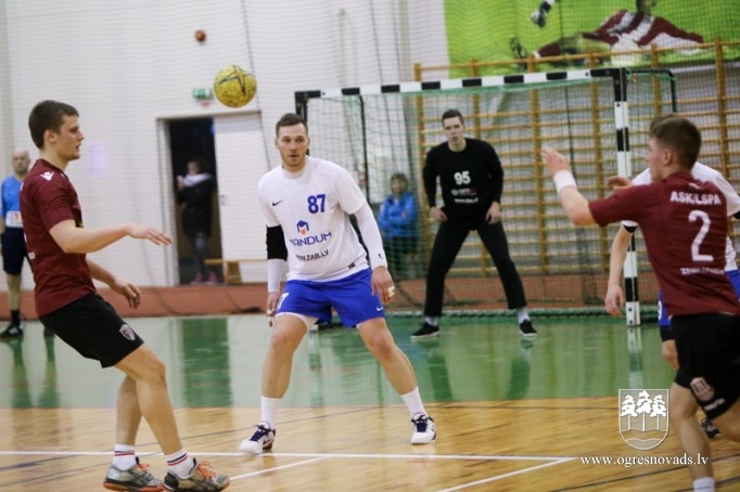 HK "Ogre/Miandum" izslēgšanas spēles sāk ar uzvaru