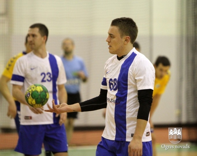 Ogres handbolisti uzvar Latvijas čempionus
