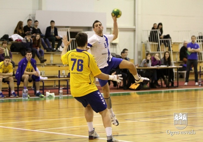 Ogres handbolisti uzvar Latvijas čempionus