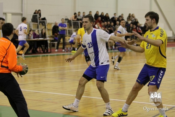 Ogres handbolisti uzvar Latvijas čempionus