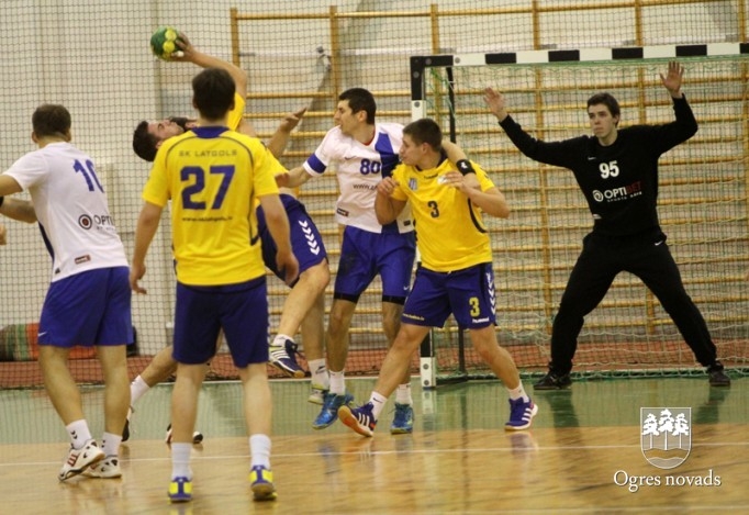 Ogres handbolisti uzvar Latvijas čempionus