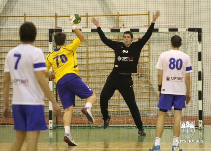 Ogres handbolisti uzvar Latvijas čempionus