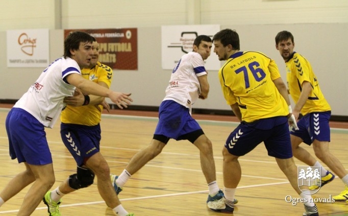 Ogres handbolisti uzvar Latvijas čempionus