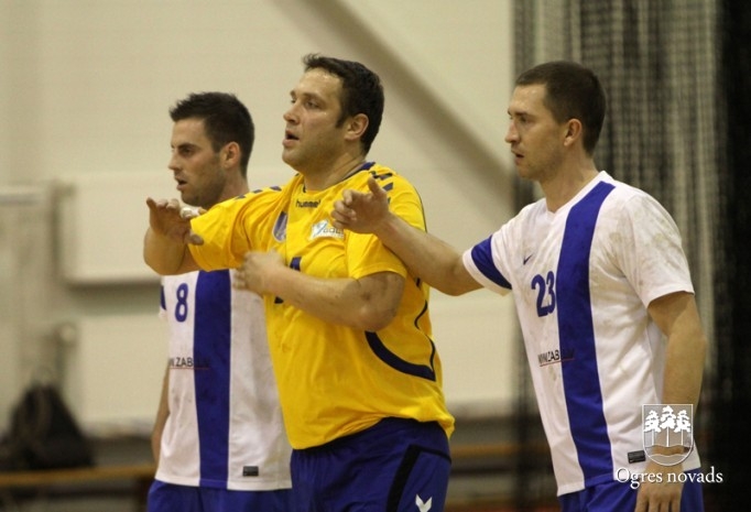 Ogres handbolisti uzvar Latvijas čempionus