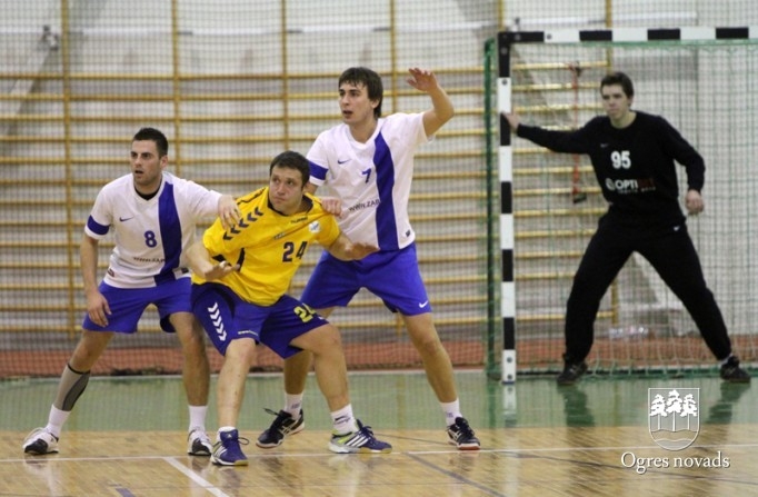 Ogres handbolisti uzvar Latvijas čempionus