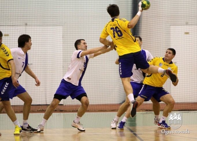 Ogres handbolisti uzvar Latvijas čempionus