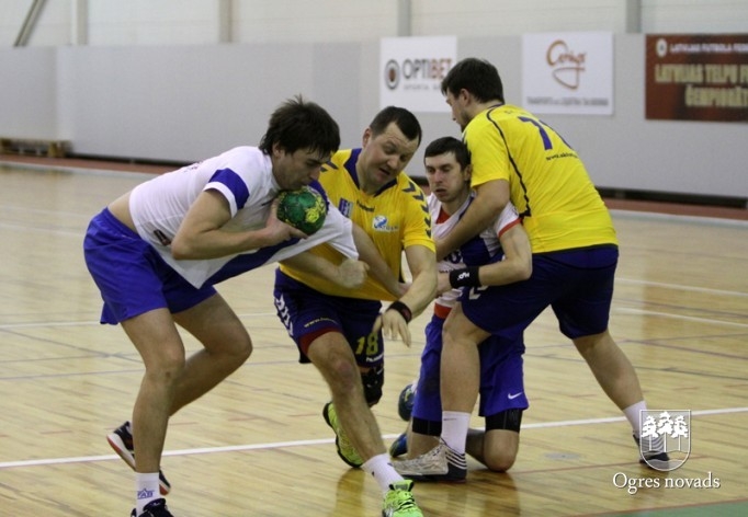 Ogres handbolisti uzvar Latvijas čempionus