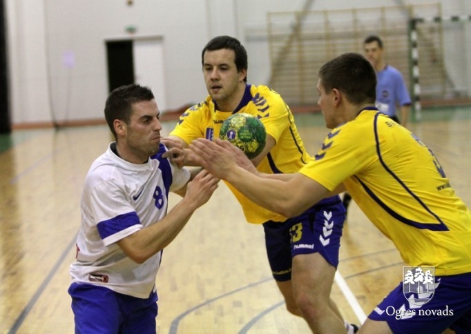 Ogres handbolisti uzvar Latvijas čempionus