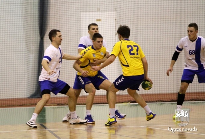 Ogres handbolisti uzvar Latvijas čempionus