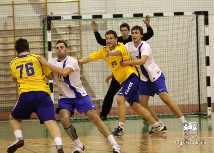 Ogres handbolisti uzvar Latvijas čempionus