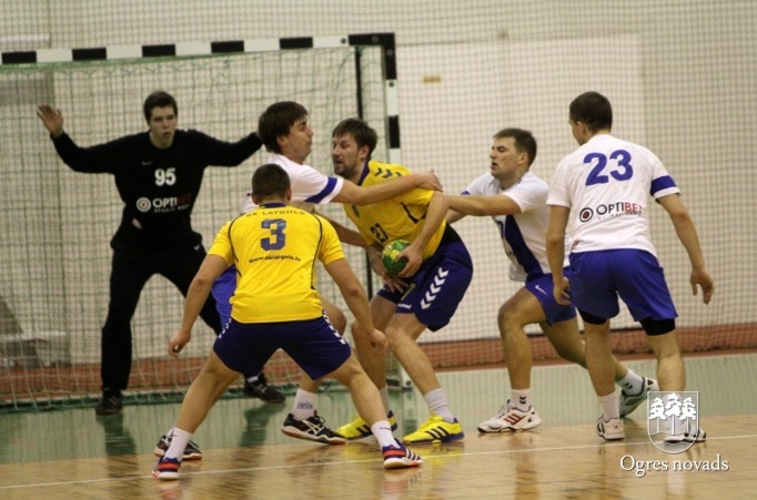 Ogres handbolisti uzvar Latvijas čempionus