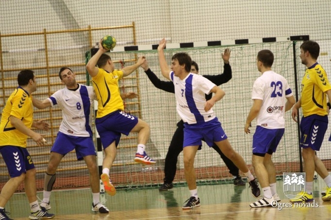 Ogres handbolisti uzvar Latvijas čempionus