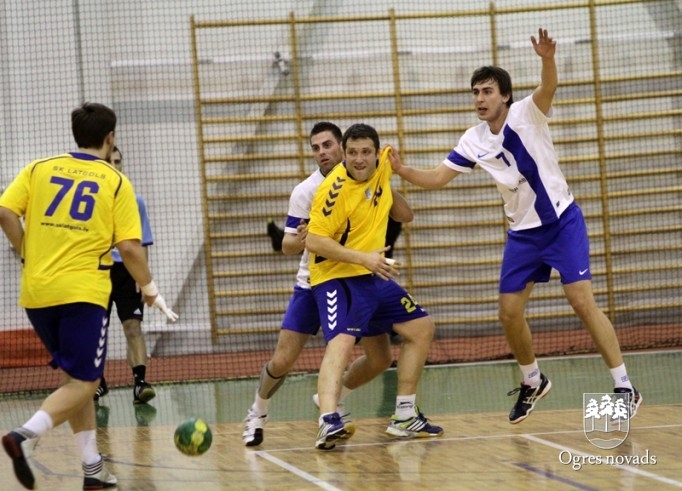 Ogres handbolisti uzvar Latvijas čempionus