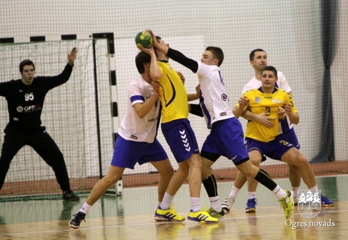 Ogres handbolisti uzvar Latvijas čempionus