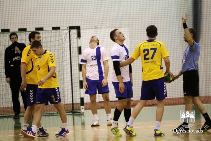 Ogres handbolisti uzvar Latvijas čempionus