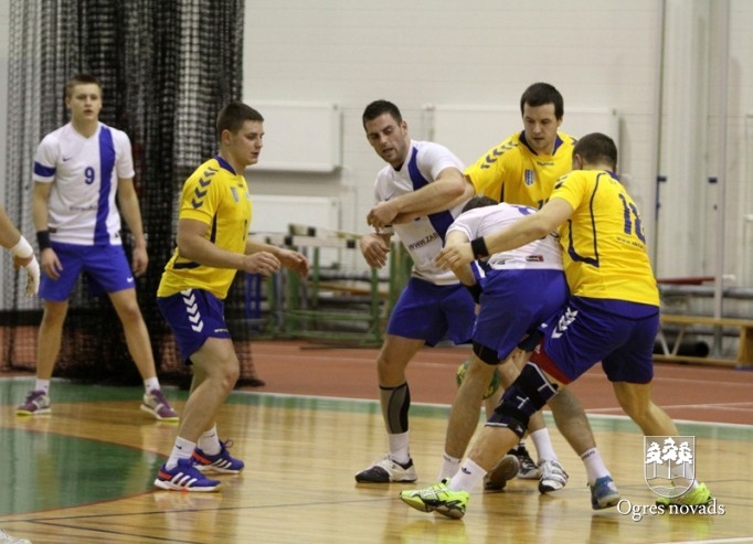 Ogres handbolisti uzvar Latvijas čempionus