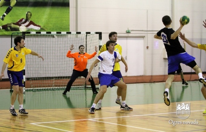 Ogres handbolisti uzvar Latvijas čempionus