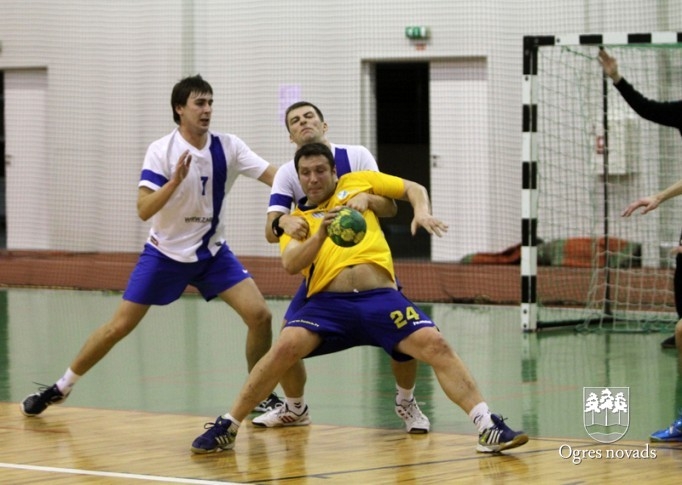 Ogres handbolisti uzvar Latvijas čempionus