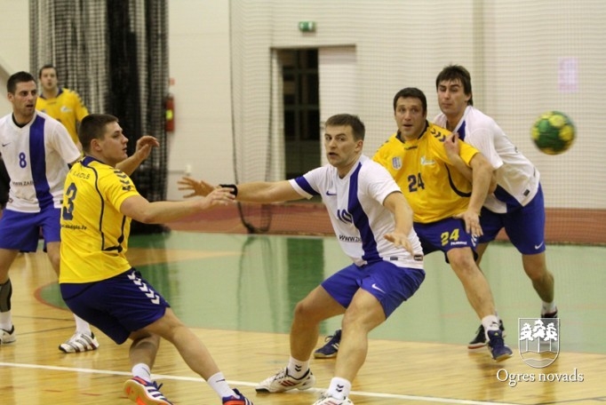 Ogres handbolisti uzvar Latvijas čempionus