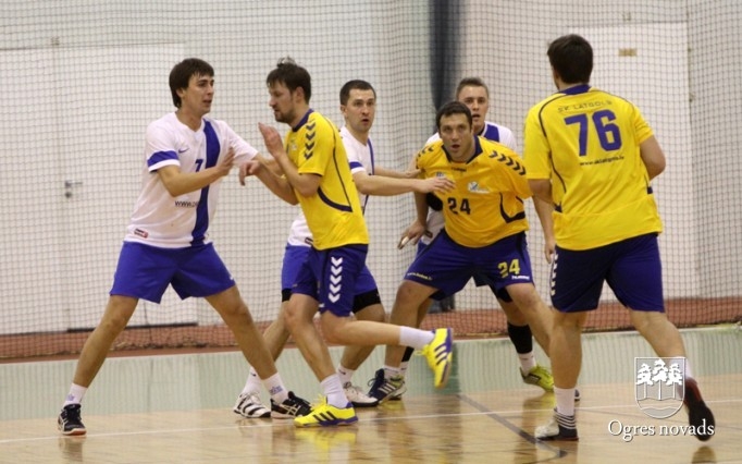 Ogres handbolisti uzvar Latvijas čempionus