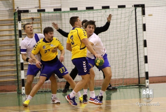 Ogres handbolisti uzvar Latvijas čempionus