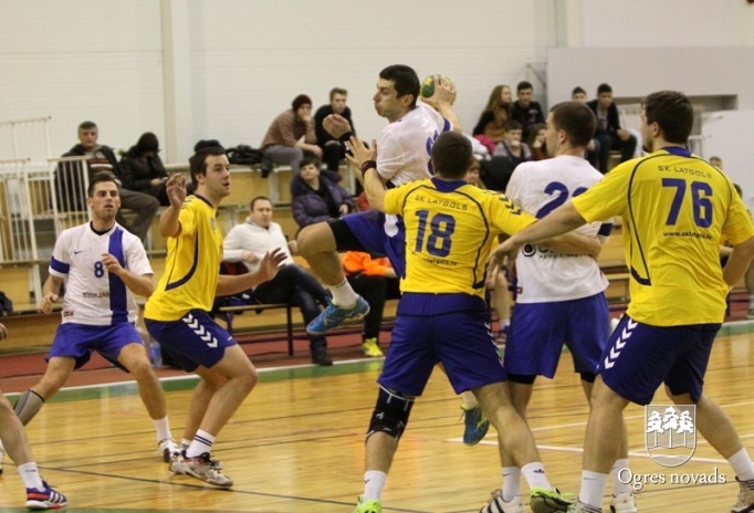 Ogres handbolisti uzvar Latvijas čempionus