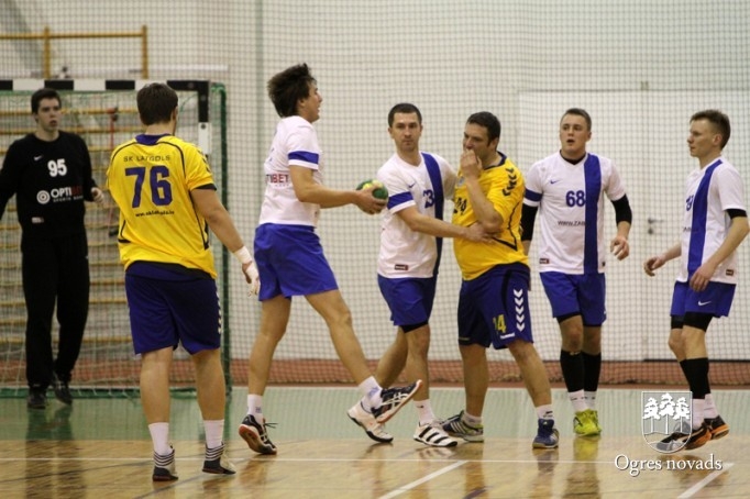 Ogres handbolisti uzvar Latvijas čempionus