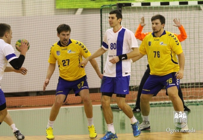 Ogres handbolisti uzvar Latvijas čempionus