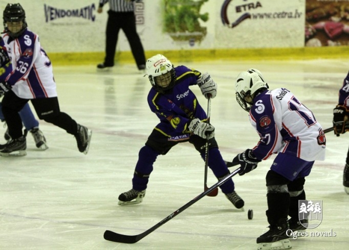 Jaunie Ogres hokejisti – Latvijas čempionāta līderi
