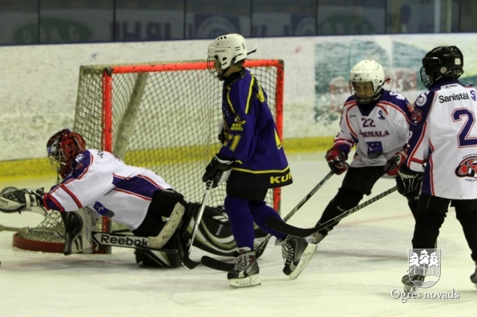 Jaunie Ogres hokejisti – Latvijas čempionāta līderi