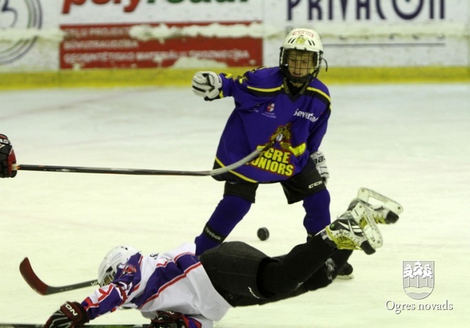 Jaunie Ogres hokejisti – Latvijas čempionāta līderi