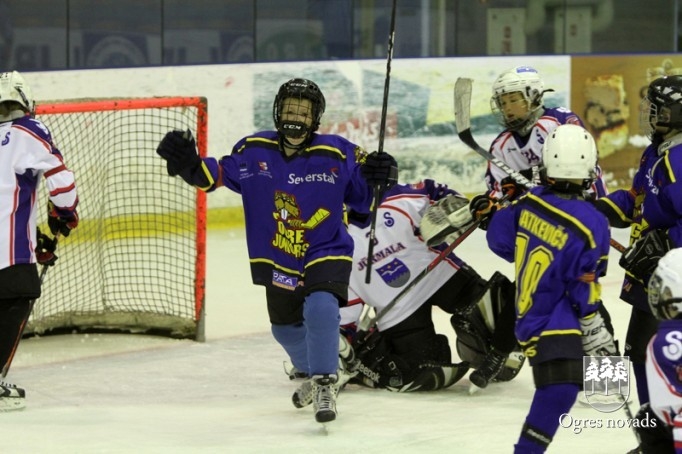 Jaunie Ogres hokejisti – Latvijas čempionāta līderi