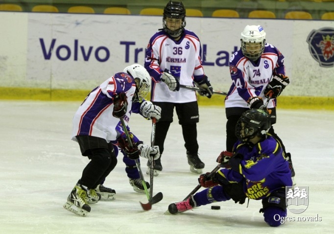 Jaunie Ogres hokejisti – Latvijas čempionāta līderi