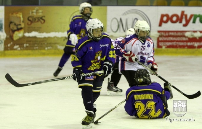 Jaunie Ogres hokejisti – Latvijas čempionāta līderi