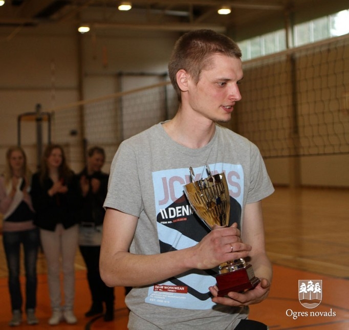 Volejbola čempionātā uzvar ikšķilietes un jumpravieši