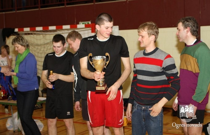 Volejbola čempionātā uzvar ikšķilietes un jumpravieši