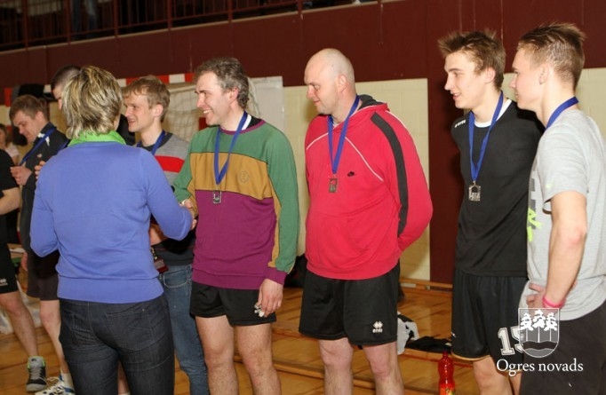 Volejbola čempionātā uzvar ikšķilietes un jumpravieši