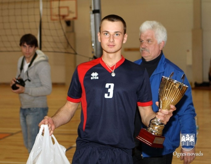 Volejbola čempionātā uzvar ikšķilietes un jumpravieši