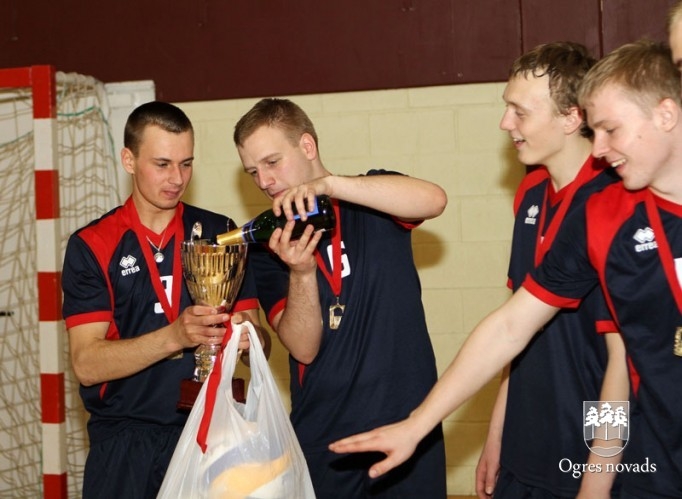 Volejbola čempionātā uzvar ikšķilietes un jumpravieši